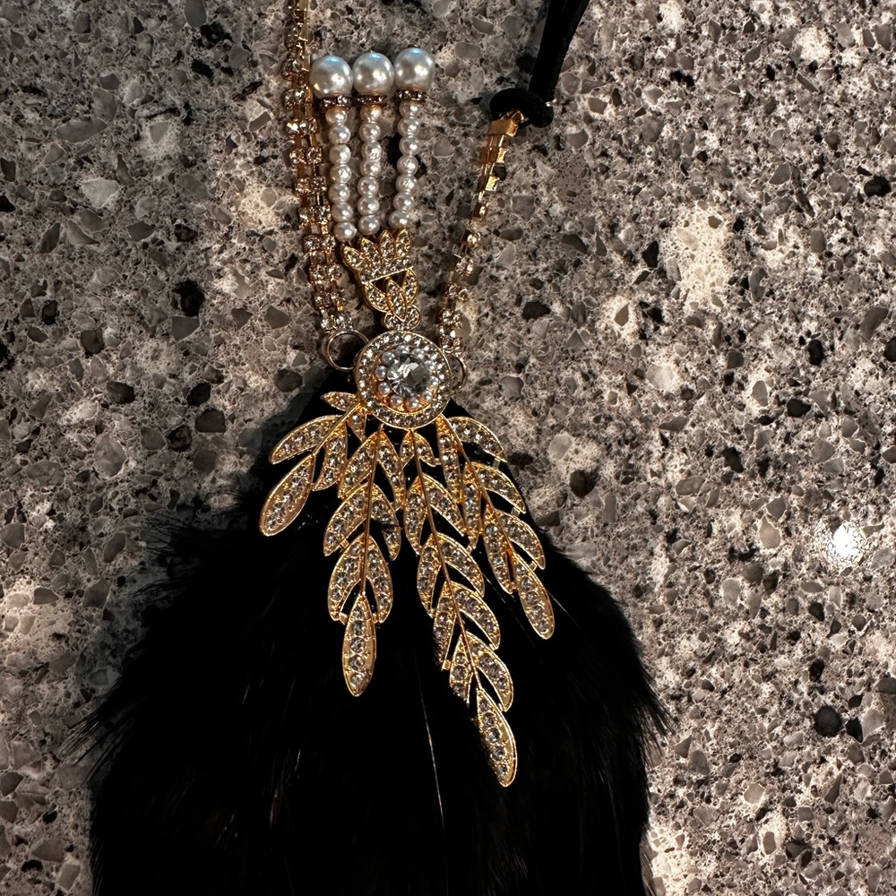 Elegant Black and Gold Hair Accessory
